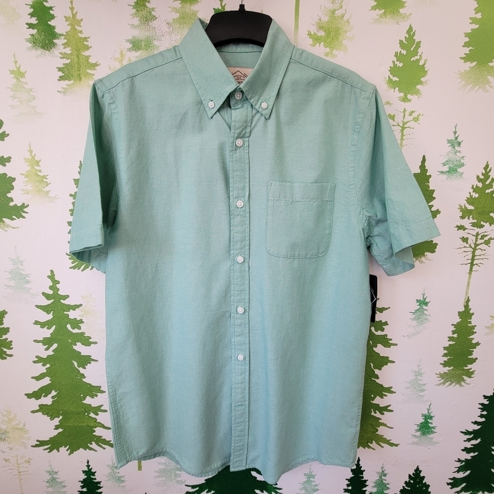 NEW Classic Fit St John's Bay Short Sleeve Button-Down Shirt.